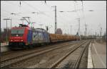 Raildox 482 046 mit viel Holz Richtung Rostock (NVR-Nummer 91 85 4482 046-0 CH-SBBC, Weitervermietet von Railpool, gesehen Stendal 25.03.2011).