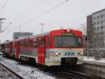 AKN AKN82438 von Neum�nster nach Hamburg-Eidelstedt  bei der Ausfahrt im Bahnhof Neum�nster.28.01.2012