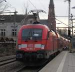 berlin-und-brandenburg 182 014-1 mit RE 37383 von Wismar nach Cottbus bei der Ausfahrt im Schweriner Hbf.28.12.2011