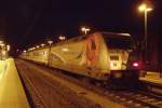 BR 101 Nachdem ich 101 060 einige Male in verkehrsrot vor die Linse bekommen hatte,ist es mir am 07.Januar 2012 erstmalig gelungen 101 060 mit ihrer Bupowerbung zufotografiert.Ankunft mit IC 2376 Karlsruhe-Binz in Bergen/R�gen.