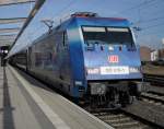 BR 101 101 070-1 wartet mit IC2373 von Stralsund nach Karlsruhe Hbf im Rostocker Hbf auf die Ausfahrt.(30.03.10)