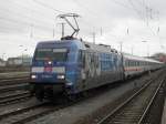 BR 101 101 102-2 steht mit IC 2379 von Stralsund nach Frankfurt(Main)Hbf im Bahnhof Stralsund.(09.04.10)