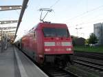 BR 101 101 023-0 mit IC 2279 von Stralsund nach Karlsruhe Hbf kurz nach der Ankunft um 06.19 Uhr im Rostocker Hbf(05.06.10)