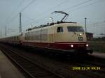 BR 103 103 235 ist mit dem Leerpark aus Stralsund am Morgen vom 30.November 2008 in Bergen/R�gen angekommen.