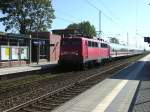 BR 110 110 200 kommt mit dem Uex aus Hamburg Altona am 04.Juni 2010 in den Bahnhof von Bergen/R�gen gefahren und wird nach kurzem Halt weiter nach Binz fahren.
