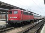 BR 115 115 114 steht mit IC1809 von Rostock Hbf nach K�ln Hbf im Rostocker Hbf.
(07.03.10)