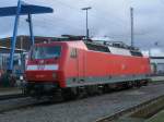 BR 120 Statt mit den HanseExpress von und nach Hamburg unterwegs zusein stand 120 202,am 17.Dezember 2011,im Bh Rostock.