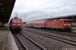 br-143-112-114 Am Gleis 3 steht in Berlin-Sch�nefeld Flughafen die 143 562-7 DB Regio AG, Bh Erfurt eine Leihgabe an Cottbus mit der RB22 (RB 28817) von Berlin-Sch�nefeld Flughafen nach Potsdam Griebnitzsee. Am Gleis 4 steht die 143 210-3 mit der RB14 (RB 28757) von Berlin-Sch�nefeld Flughafen nach Senftenberg. 13.12.2011