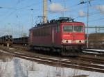 BR 155 155 034 nach der Ankunft mit einem R�hrenzug aus M�hlheim am 05.M�rz 2010 im verschneiten Mukran.