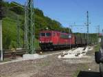 BR 155 155 103 passiert am 03.Juni 2010 mit ihren G�terzug von Mukran die Baustelle Lietzow.