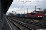 155 060-7 mit einem Containerzug in Stendal. Netten Gru� an ...