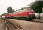 BR218 Als ich ein halbes Jahr in Kaiserlautern gearbeitet hatte,nutze ich auch die Gelegenheit zu einem Besuch im dortigen Bw was damals 218er in seinem Bestand hatte.So traf ich im Oktober 2000 die 218 446 und dahinter 218 362.