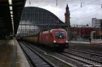 dampfloksdiesellokse-lokstriebwagen �BB-Taurus 1116 144-5 mit einem Autotransportzug durch f�hrt den Bremer Hbf. 06.12.2011
