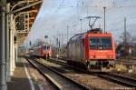 dampfloksdiesellokse-lokstriebwagen 482 042-9 SBB Cargo f�r HSL Logistik GmbH f�hrt in Stendal in die Abstellung. 17.12.2011