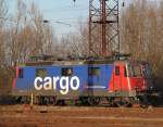 dampfloksdiesellokse-lokstriebwagen SBB-Cargo 421 397-1 abgestellt in H�he Haltepunkt Rostock-Dierkow.23.01.2012