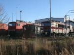 Vor der Werkshalle in Rostock Seehafen standen,am 28.Dezember 2012,155 266-0,K 4856 und 155 118-3.