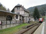 Der Bahnhof Sitzendorf-Unterweißbach,an der Schwarzatalbahn(Rottenbach-Katzhütte),am 25.April 2022.