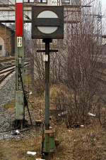 Schutzsignal (Sh), hier am 10.03.2012 im Bahnhof Kreuztal (Gleis 3).