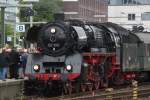 Sie fhrt wieder !!!!03 1010 mit dem Sonderzug  Rund um Hamburg wartet die gute Alte 03er  im Bahnhof Hamburg-Altona auf die Ausfahrt.(23.07.2011)