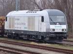 ER20-2007 steht mit Holzzug von Rostock-Bramow Richtung Stendal-Niedergrne im Bahnhof Rostock-Bramow.(16.02.2011)