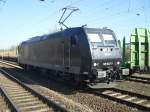 185 547-7 von MRCE steht im Bahnhof Rostock-Bramow und wartet auf die Rckfahrt nach Stendal.(15.04.2011)