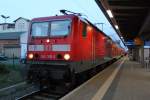 143 300-2 steht mit S2 von Gstrow nach Warnemnde kurz vor der Ausfahrt im Rostocker Hbf.(05.05.2011)