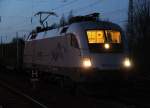 Es war schon dunkel als ES 64 U2-102 im Bahnhof Rostock-Bramow umgesetzt hat.19.02.2012