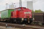 298 322-9+Schenker-Zug von Rostock-Seehafen nach Verona bei der Durchfahrt in Rostock-Toitenwinkel.27.04.2012