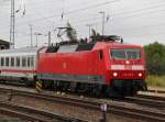 120 149-0 mit IC 1961 von Hamburg-Altona nach Stralsund Hbf bei der Einfahrt im Rostocker Hbf.10.08.2012