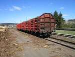 Guterwagen/878225/ausgeruht-und-gut-gestaerkt-ging-meine Ausgeruht und gut gest�rkt ging meine Fototour,am 06.April 2025,durch Th�ringen weiter.Kurz vor Meiningen,in Walldorf,fotografierte ich,zwei mit Holz beladene,Ros-t Wagen.