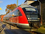 Am 22.Oktober 2020 war der 642 629 noch im Einsatz fr den Stammtriebwagen 650 032 auf der KBS 198.Aufgenommen am Abend in Bergen/Rgen