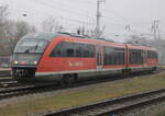 BR 642/840448/642-554-als-rb-12-von 642 554 als RB 12 von Rostock Hbf nach Graal-Müritz bei der Ausfahrt im Rostocker Hbf.03.03.2024