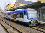 BR 650 Regioshuttle/731146/als-anschluss-nach-wriezen-warteteam-20maerz Als Anschluß nach Wriezen wartete,am 20.März 2021,in Eberswalde,der NEB VT012.