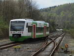 BR 650 Regioshuttle/780346/stb-vt127als-rb-neuhaus-am-rennweg-eisenacham STB VT127,als RB Neuhaus am Rennweg-Eisenach,am 27.April 2022,verließ den Kopfbahnhof Rauenstein.