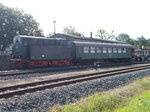 01/505228/der-loktender-von-01-0509-8-und Der Loktender von 01 0509-8 und ein Dienstwagen am 01.Juli 2016 in Putbus.