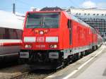 BR 245/364748/245-009-stand-mit-dem-muehldorfer 245 009 stand mit dem Mhldorfer Zug zu Abfahrt im Hbf Mnchen bereit.28.08.2014