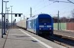 253 014-9 PRESS (223 051-4) mit einem Hackschnitzel Zug in Rathenow in Richtung Wustermark unterwegs.