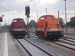 v100-ost-west/569453/die-mteg-112-708-und-locon Die MTEG 112 708 und LOCON 219,am 03.August 2017,nebeneinander in Bergen/Rügen.