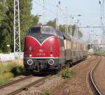 V200/147473/v-200-116-mit-nostalgie-ostsee-express-als V 200 116 mit Nostalgie-Ostsee-Express als DPE 334 von Warnemnde nach Kln Hbf kurz nach der Ausfahrt im S-Bahnhof Rostock-Bramow.(29.06.2011)