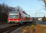   Der Dieseltriebzug 928 226 / 628 226 (95 80 0928 226-9 D-DB / 95 80 0628 226-2 D-DB) der Kurhessenbahn (DB Regio) als RB 94  Obere Lahntalbahn  (Umlauf RB 23168), erreicht am 06.02.2016 Steuerwagen