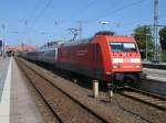 Nach dem Lokwechsel in Stralsund brachte 101 020,am 16.Juli 2011,den EC 379 Binz-Brno,nach Dresden.