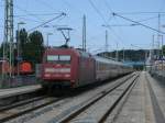 101 002 schob,am 13.August 2011,den IC 2212 aus Koblenz nach Binz aus Gleis 3 aus den Bahnhof Bergen/Rgen.