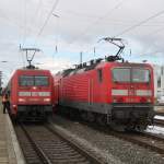 Wegen einer technischen Strung am Zug stand die 101 008-1 mit dem IC 2213 von Ostseebad Binz nach Stuttgart um 12:50 Uhr immer noch im Rostocker Hbf neben an kam 143 841-5 aus dem BW Rostock Hbf gefahren.08.02.2013