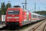 101 081-8 mit IC 2213 von Ostseebad Binz nach Stuttgart Hbf bei der Einfahrt im Bahnhof Bergen auf Rgen.14.06.2014