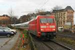 BR 101/392221/101-120-mit-intercity-bei-einfahrt 101 120 mit InterCity bei Einfahrt in Hamburg-Dammtor am 19.12.2014