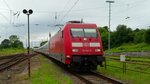 BR 101/507891/101-001-mit-ic-2408kln-stralsundbei-der 101 001 mit IC 2408(Kln-Stralsund)bei der Einfahrt am 16.07.2016 in Bad Kleinen.