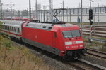 BR 101/524527/101-038-8-mit-ic2212koblenz-binzbei-der-einfahrt 101 038-8 mit IC2212(Koblenz-Binz)bei der Einfahrt im Rostocker Hbf.21.10.2016