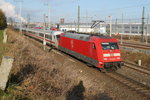101 122-0+101 088-3(hinten)mit IC 2213 von Ostseebad Binz nach Stuttgart Hbf bei der Ausfahrt im Rostocker Hbf.11.11.2016