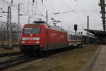 101 066-9 mit IC 2182(Hannover-Stralsund)bei der Ausfahrt im Rostocker Hbf.11.03.2017