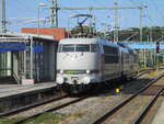 BR 103/783923/radve-103-222-und-ein-domcaram RADVE 103 222 und ein Domcar,am 13.August 2022 mußte,in Bergen/Rügen,einen Betriebshalt einlegen.
